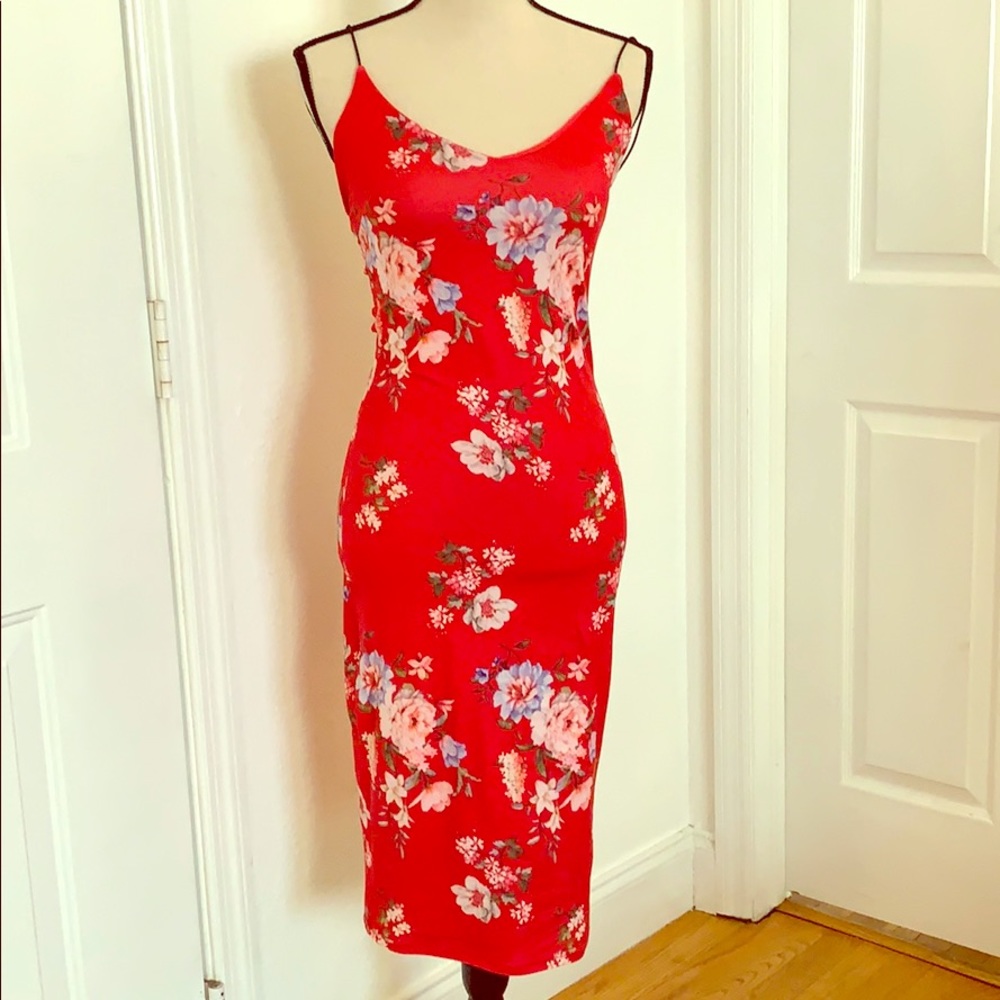 Cute red and flower bodycon midi 🌹
